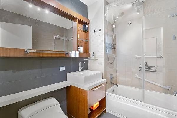 Photo - 305 W 16th St Unit 5B