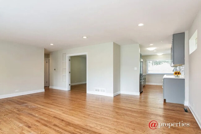 Photo - 143 Thelin Ct