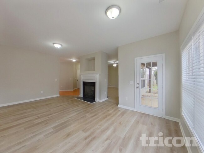 Photo - 324 Archway Ct