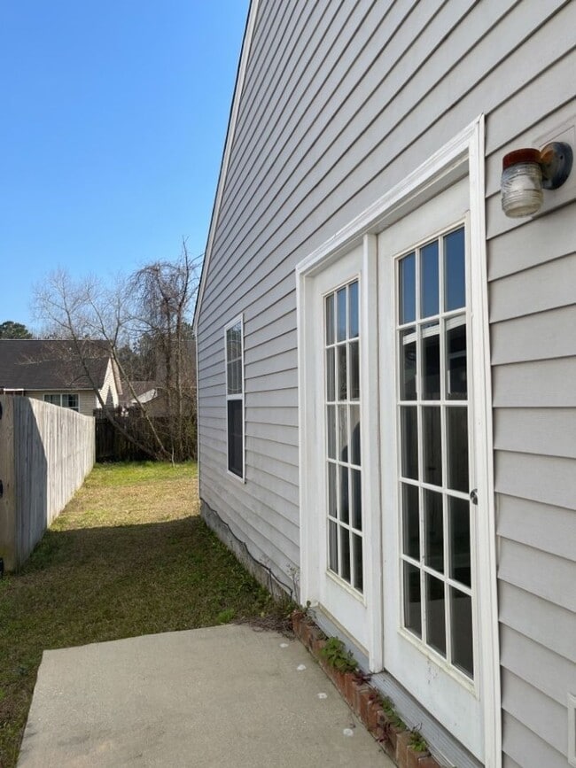 Photo - 1050 Rushing St