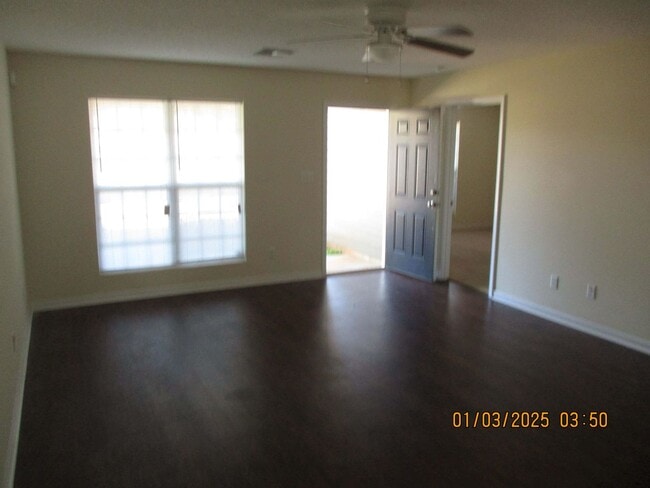 Photo - 207 Glade Ln