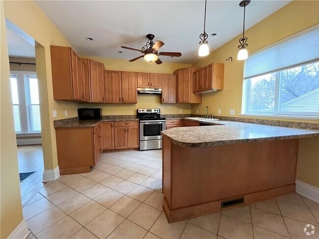 Building Photo - 20 Sumner Park Rental