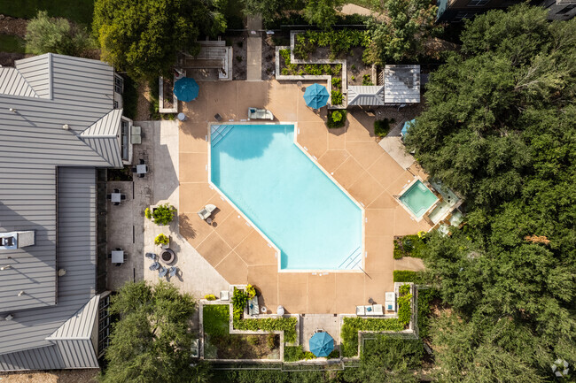 Such a Big Pool Area - Lakeline Parmer Lane Rental