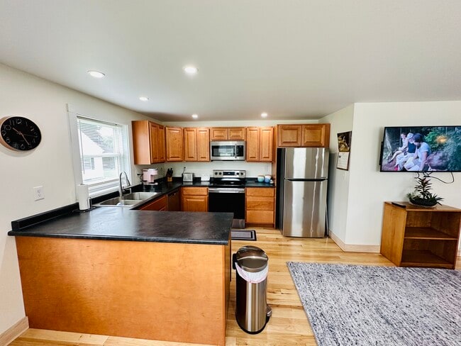 Photo - 611 S Main St Unidad Brattleboro