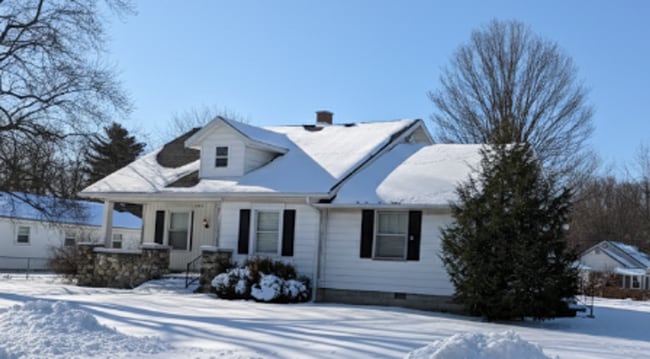 Building Photo - Beauty Near the College