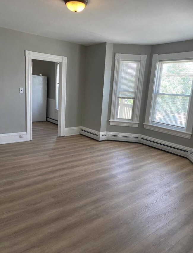 Living room - 292 Grove St Unit 1st floors