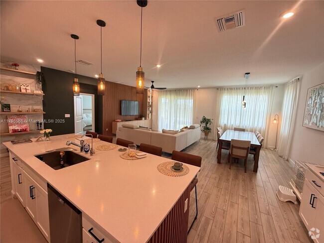 Building Photo - 10503 SW Orana Dr Rental