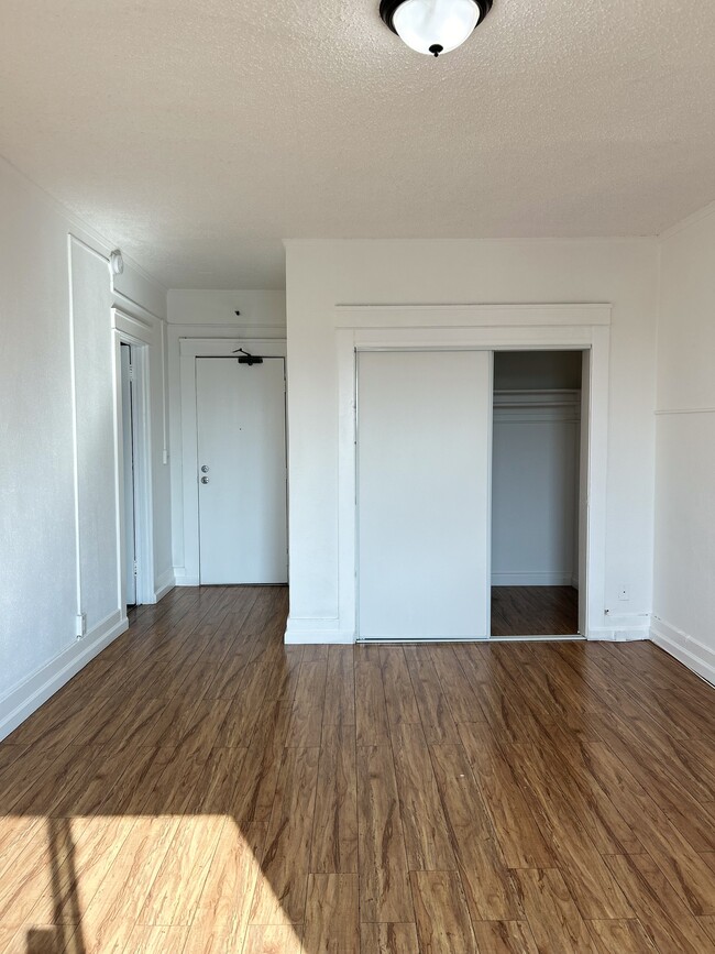 Photo - 1237 S Alvarado St Apartments