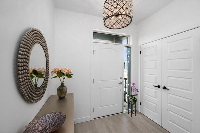 Photo - Komoka — Stunning 3 Bedroom Home for Rent with Fenced Yard & Garage Unit 252