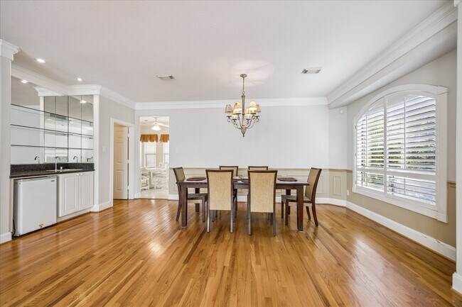 Photo - 2422 Dorrington St