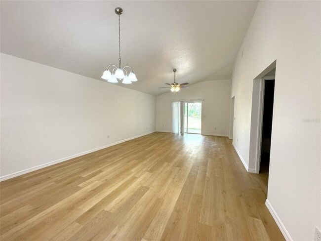 Photo - 908 Columbia Ln