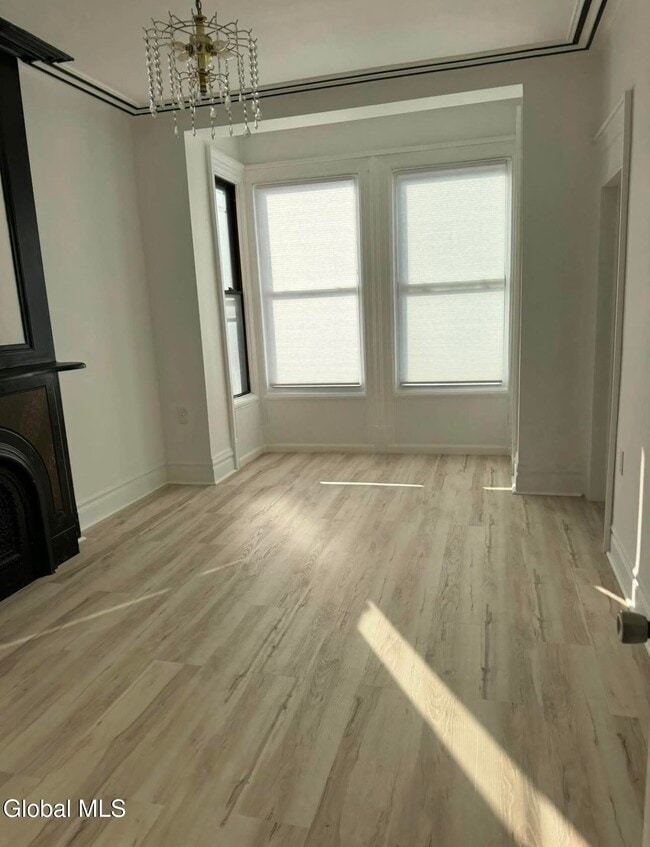 Photo - 196 4th St Unit 2 floor