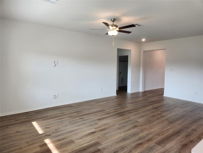 Photo - 302 Sebring Cir