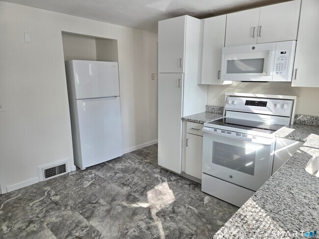 Photo - 86 Clinton St