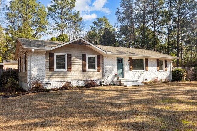 Photo - 620 E New England Ave