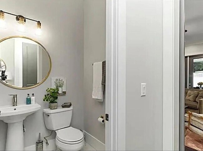 Photo - 2234 Howard Dr
