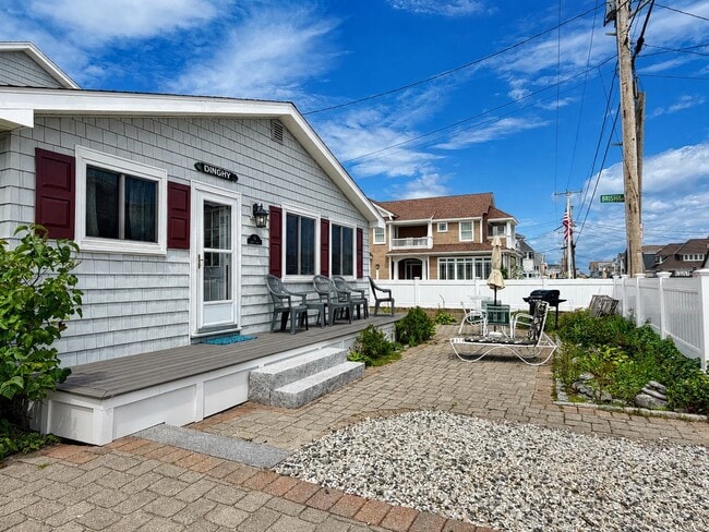 Building Photo - 84 Ocean Dr Unit Dinghy