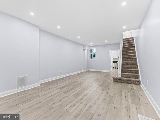 Photo - 1839 E Clementine St