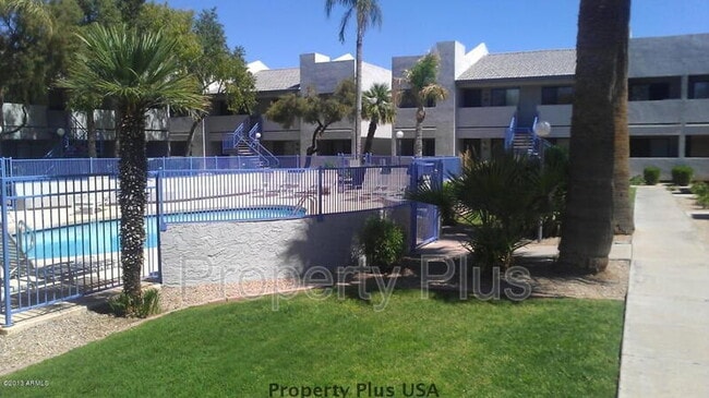 Photo - 3301 E Earll Dr