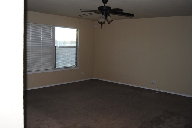 Photo - 370 Bentridge Drive