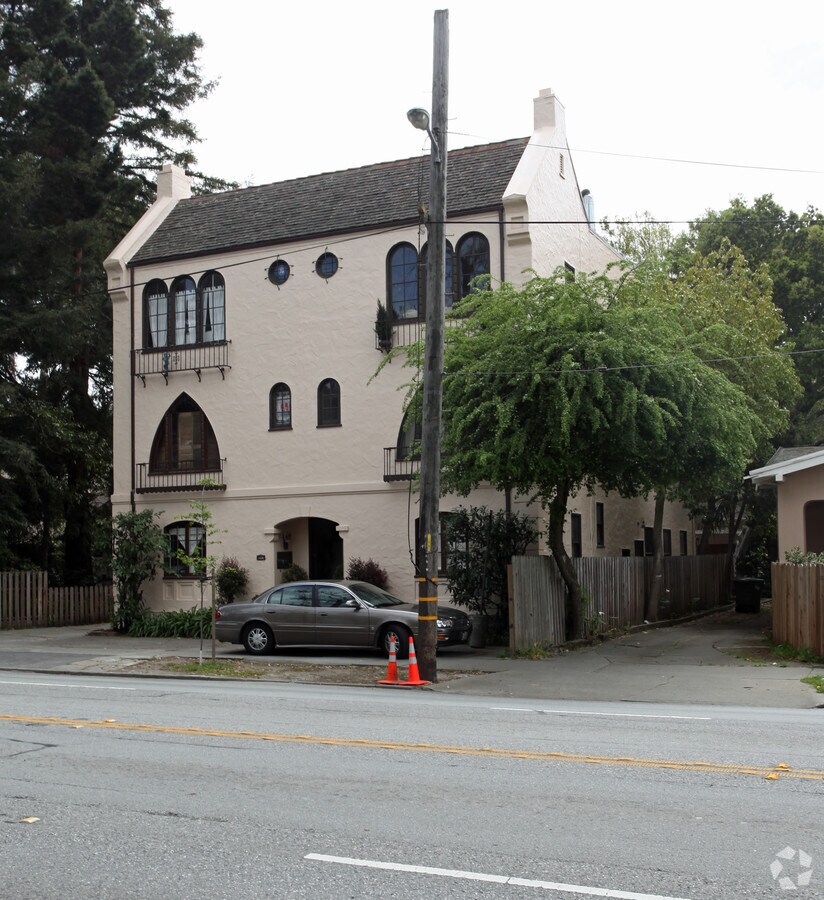 Photo - 1045 El Camino Real