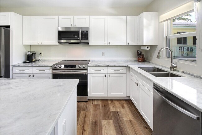 Photo - 211 SE 16th Ave Unit 2