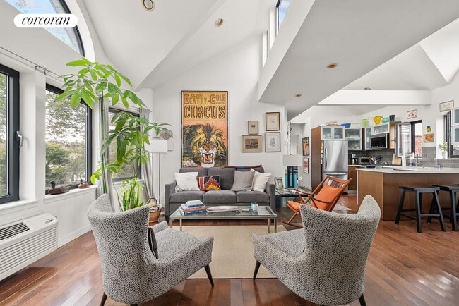 Photo - 138 Seeley St