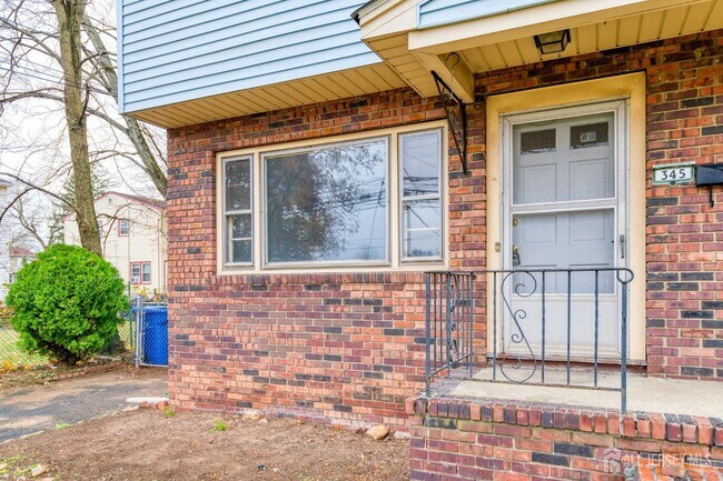 Photo - 345 Lincoln Blvd