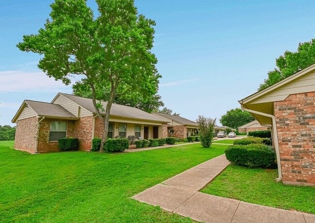 Building Photo - 1220 Heritage Dr Rental