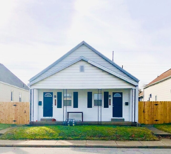 Photo - Delaware Duplex Unidad 2106 W. Delaware St