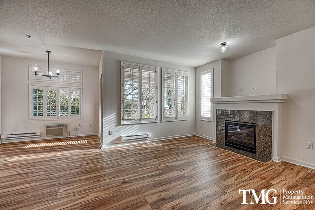 Photo - Cute Condo w/ 2 Beds 2 Baths and Patio in Beaverton! Unidad 102