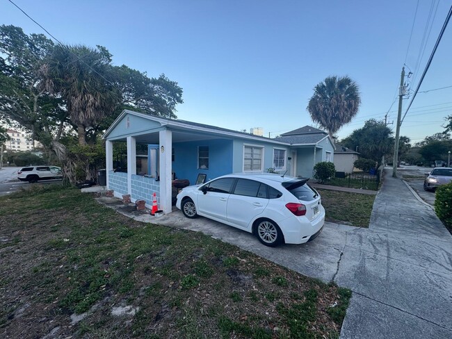Photo - 1110 N Sapodilla Ave