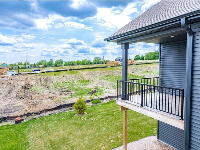 Photo - 717 Winterberry Ln