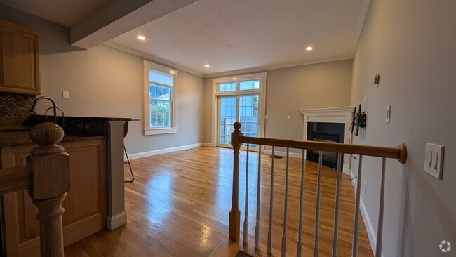 Building Photo - 894 Main St Unit 1 Rental