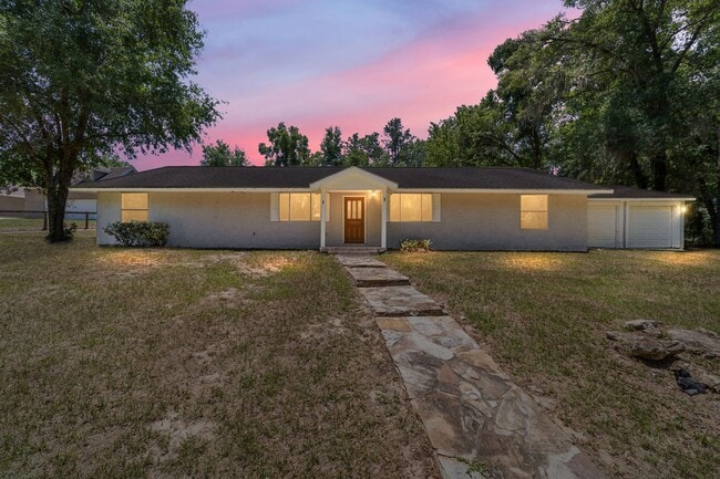 Building Photo - Bright & Spacious Home in a Quiet Neighborhood with Modern Comforts