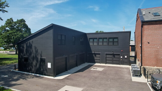 285 E 4th Ave