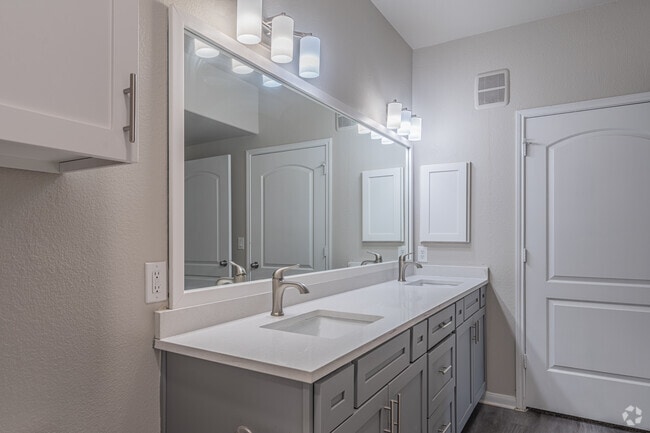 1BR, 1BA - 753SF