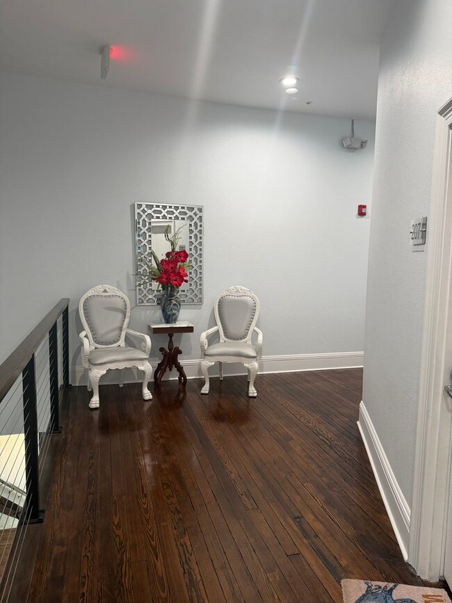 Photo - 127 W Main St Unidad 203