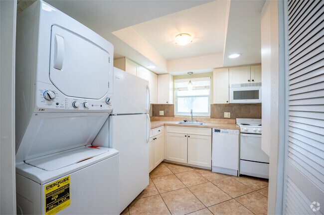 2BR, 1BA - 910SF - In-Unit Laundry