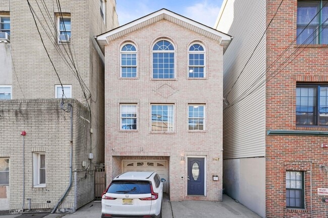 Building Photo - 347 Palisade Ave Unit 1