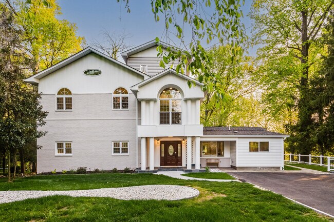 House front - 9432 Emory Grove Rd Unit #B1