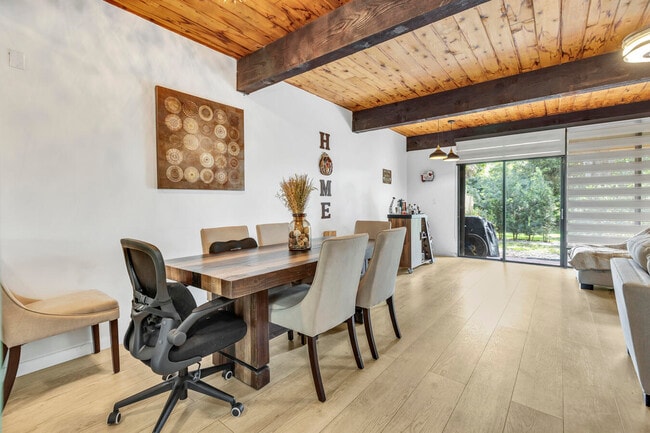 Photo - 720 E Coco Plum Cir