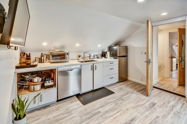 Photo - 832 7th Ave