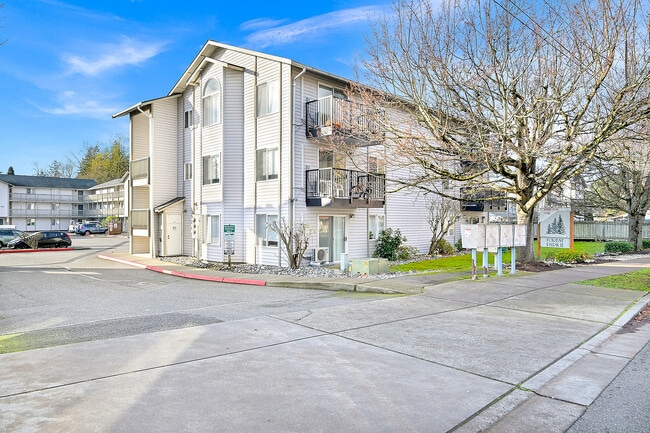 Building Photo - Forest Park