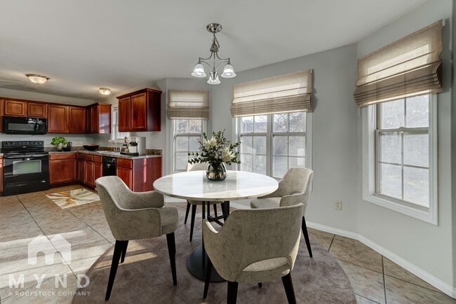 Photo - 120 N Peach Brook