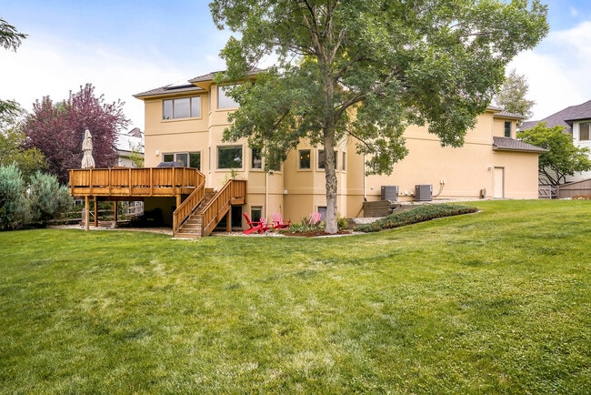 Photo - 534 Sawtooth Point