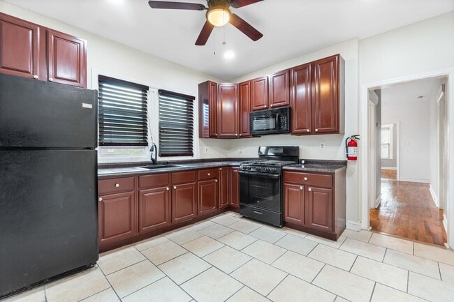 Building Photo - 156 Shepard Ave Unit 2