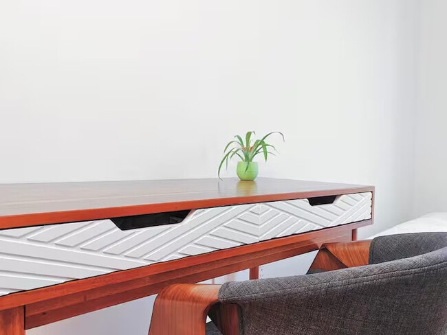 Building Photo - Furnished room/NOT APARTMENT