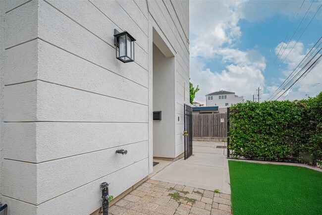 Photo - 4318 Center St