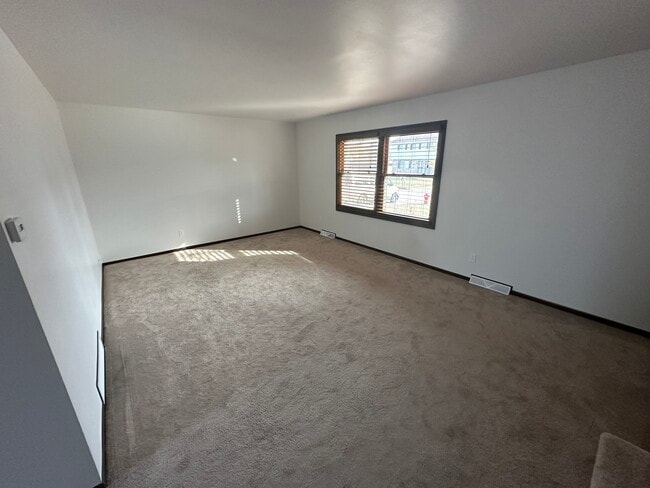 Large living room - 3202 W Alvina Ave
